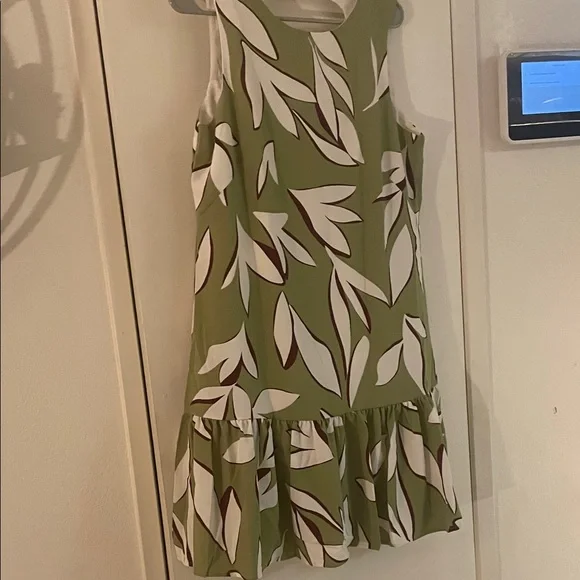 Leaf Pattern Sleeveless Mini Dress - Picture 4 of 7